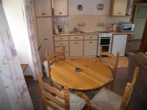 Kitchen / Dining Area